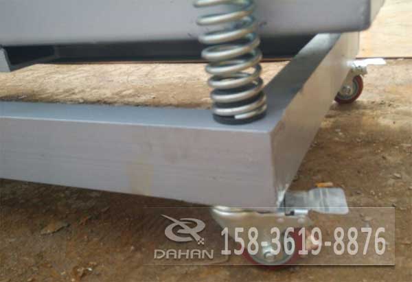 簸箕狀直線篩萬向輪 簸箕狀直線篩萬向輪