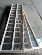 <b>廣西柳州直線篩網(wǎng)架已發(fā)貨，曾經(jīng)理請注意查收</b>